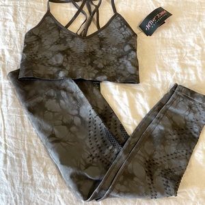 Betsy Johnson performance set M